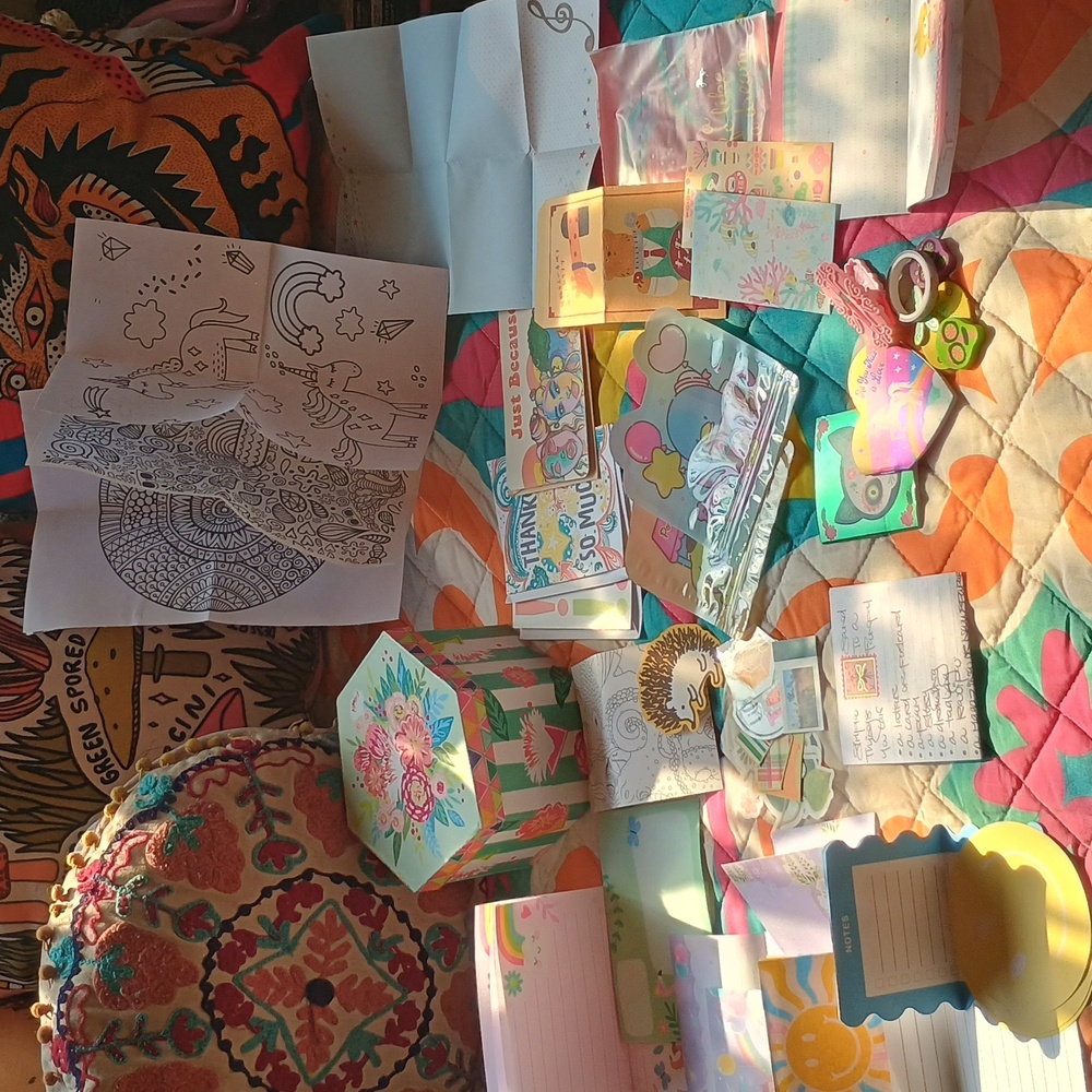 Snail Mail-Penpal Hexagon Stationary Box